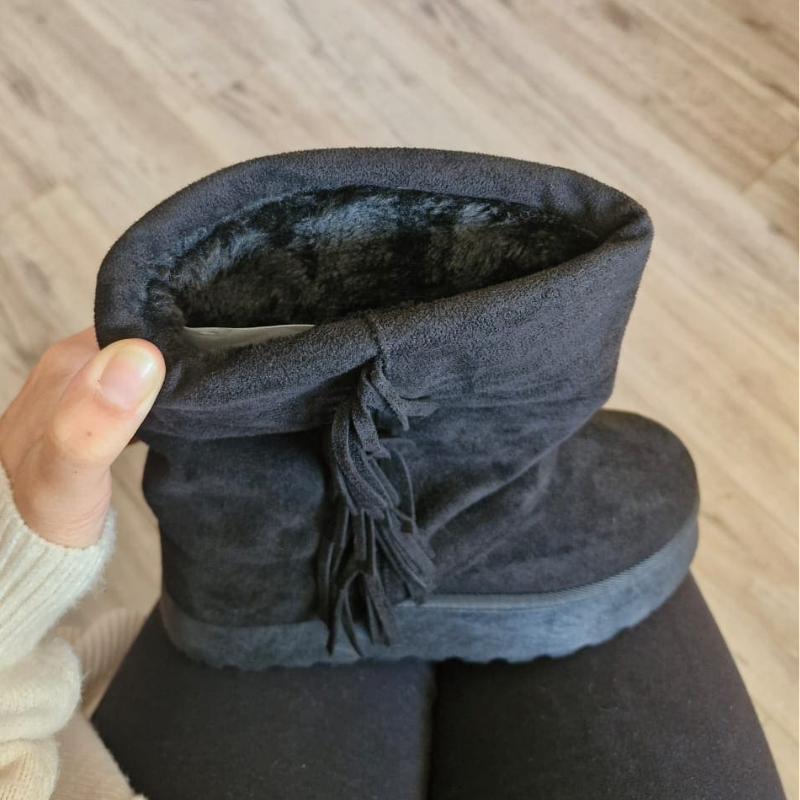Pantubota negra con flecos