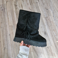 Pantubota negra con flecos