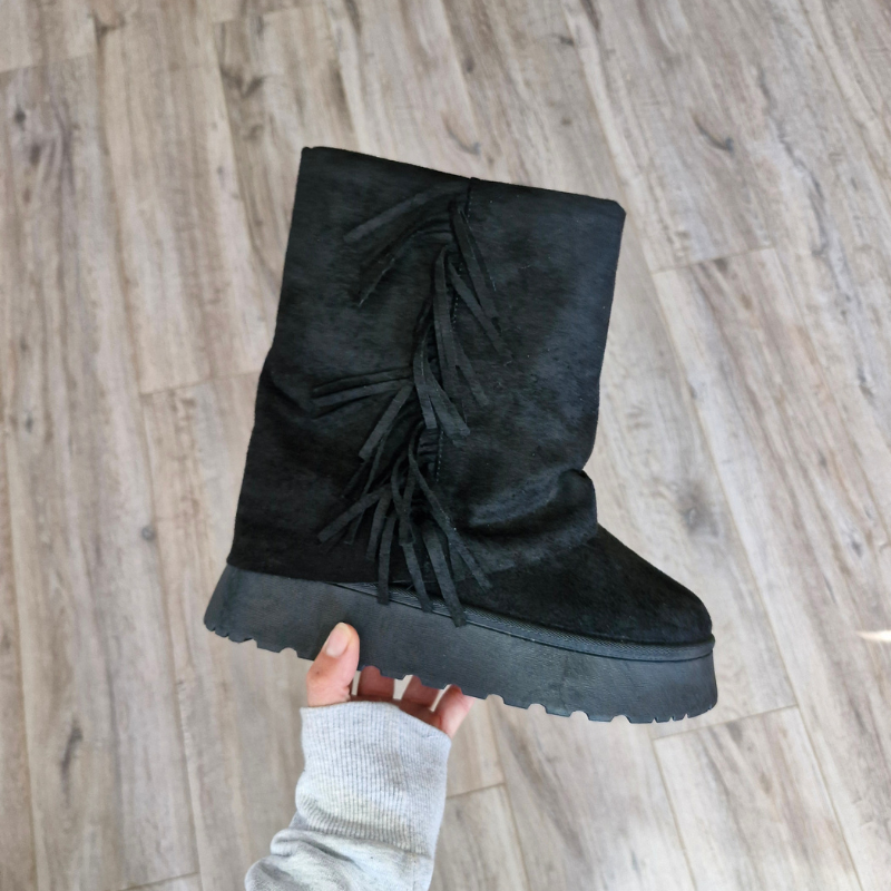 Pantubota negra con flecos